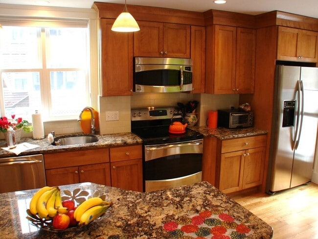 Building Photo - 128 Brooks Ave