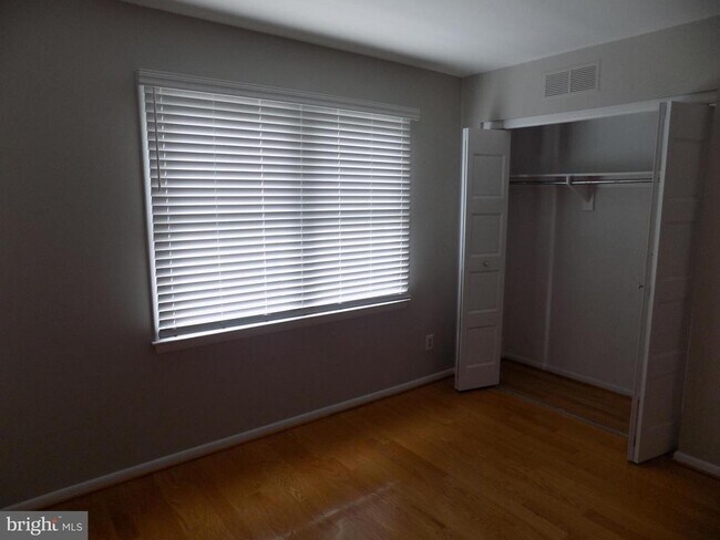 Building Photo - 313 Glenville Rd