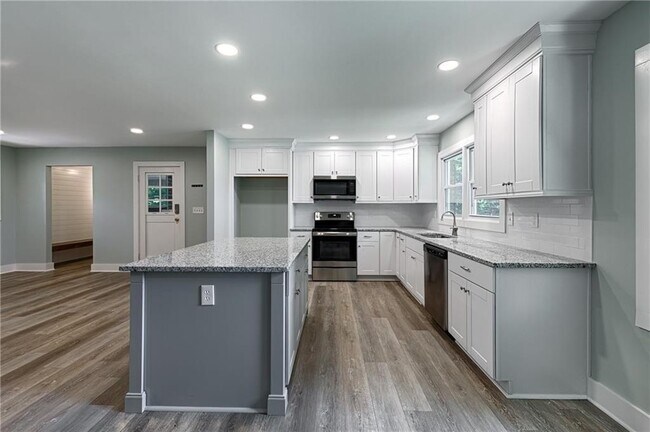 Building Photo - 3979 Potomac Dr NW