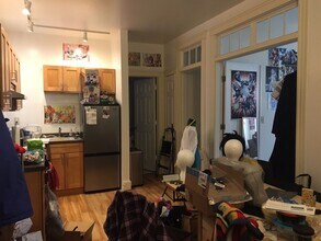 Building Photo - 3BR 1Bth unit. Heat/Hot Water included! Great location!