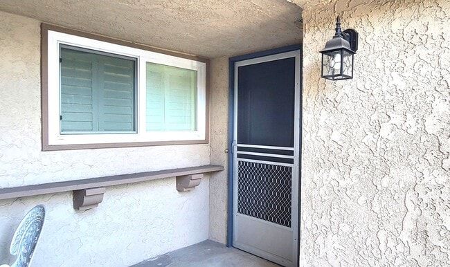 Building Photo - Townhome - 3 bedrooms + 2.5 bathrooms.  AV...