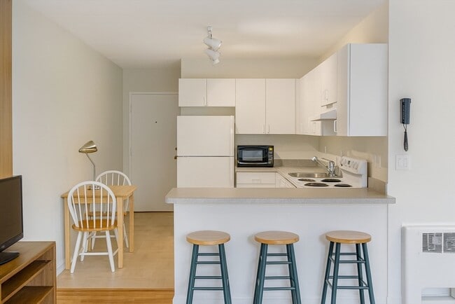 Primary Photo - 200 Swanton St