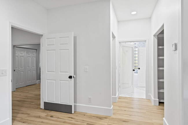Building Photo - 8135 White Fences Ln
