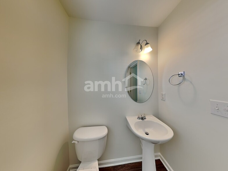 Building Photo - 6726 Centerline Dr