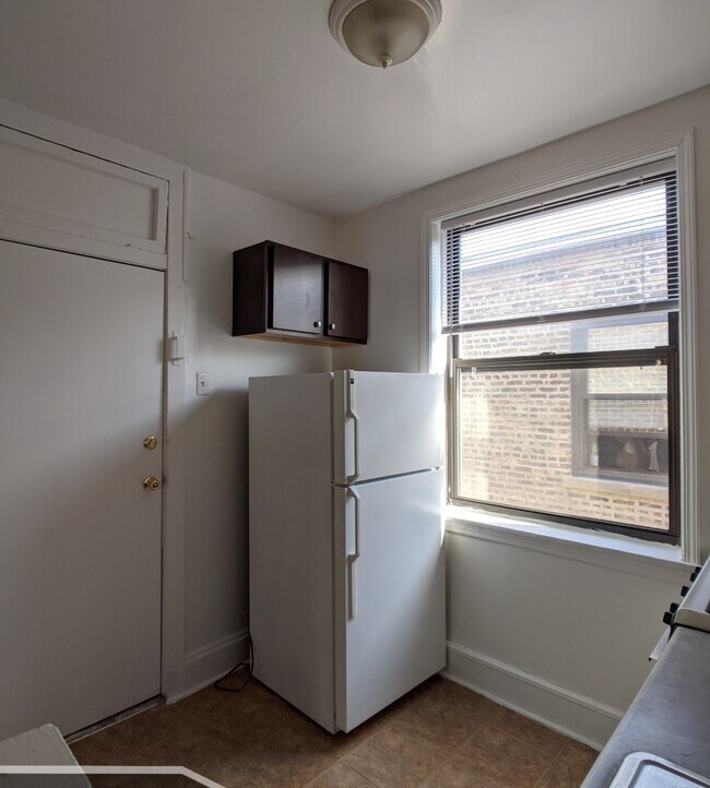 Building Photo - 2330 N Spaulding Ave