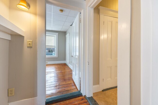 Building Photo - 96 Broadway