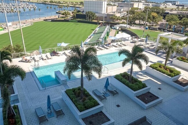 Building Photo - 301 1st St S