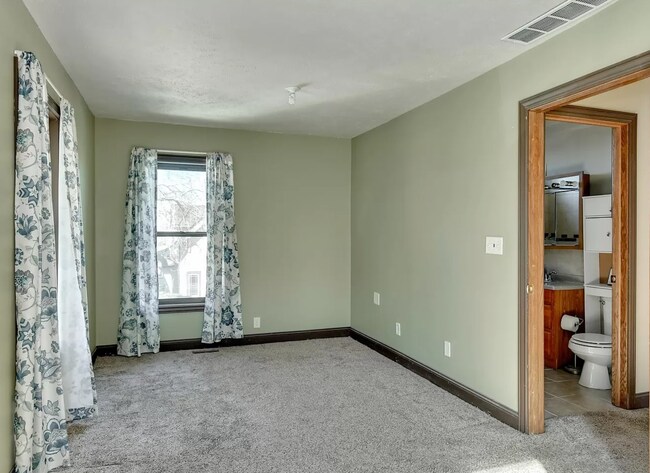 Building Photo - 923 N 49th St