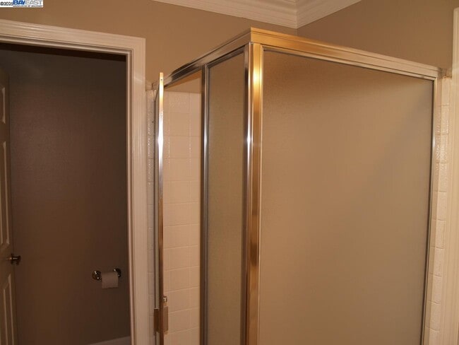 Building Photo - 647 Doral Dr