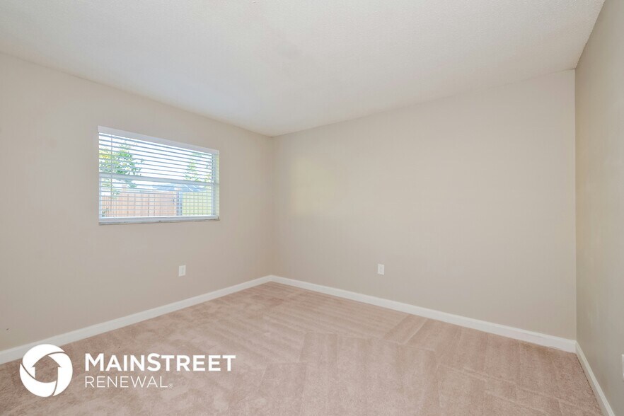 Building Photo - 2426 Pinehurst St