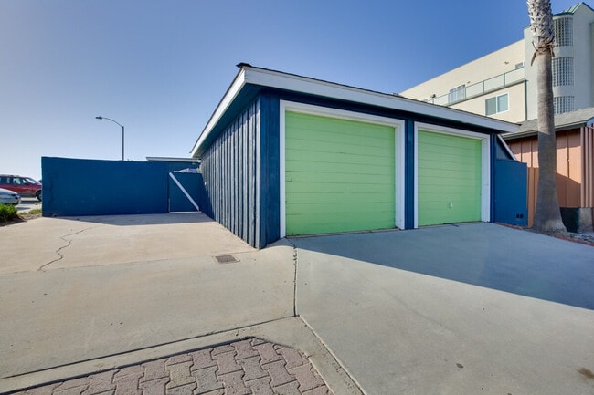 Building Photo - 1146 Seacoast Dr