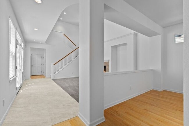 Building Photo - Immaculate Redmond Ridge Air-Conditioned B...