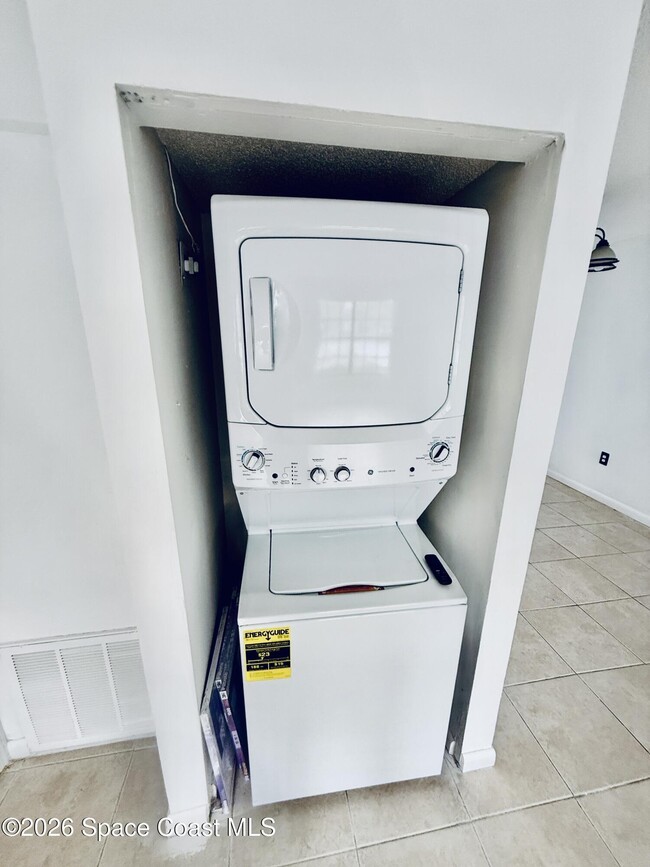 Building Photo - 1301 Arlington Ln NE