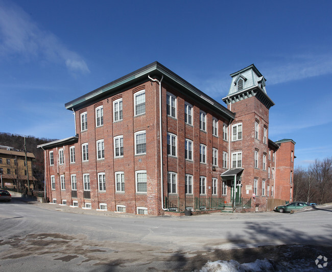 Building Photo - Gilbert Clock Apartments