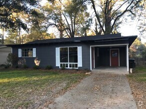 Building Photo - Beautifully Remodeled 3 bed 2 bath in Nort...