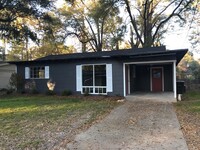 Building Photo - Beautifully Remodeled 3 bed 2 bath in Nort...