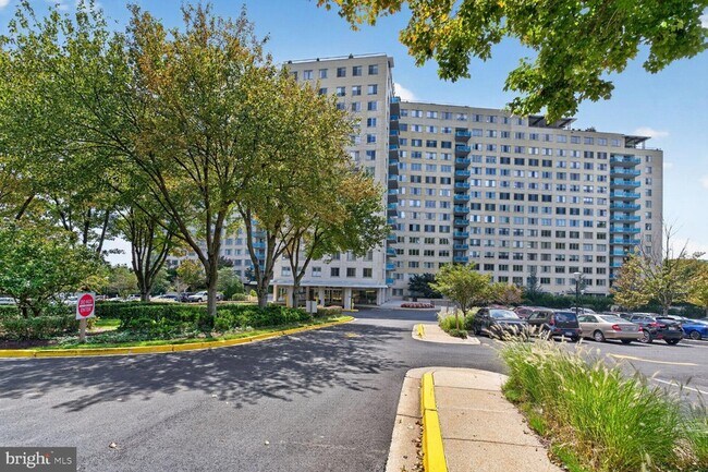 Building Photo - 10500 Rockville Pike