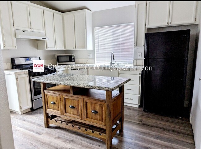 Building Photo - Cute and Cozy Home in Antelope!!!