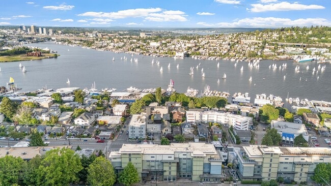 Building Photo - Portal Condominiums ~ Queen Anne
