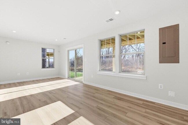 Building Photo - 1011 Venifena Terrace SE