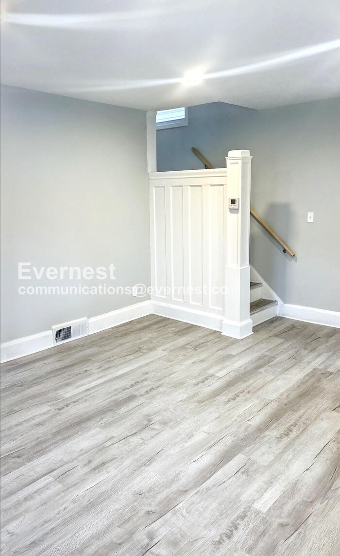 Building Photo - 1270 Moore St