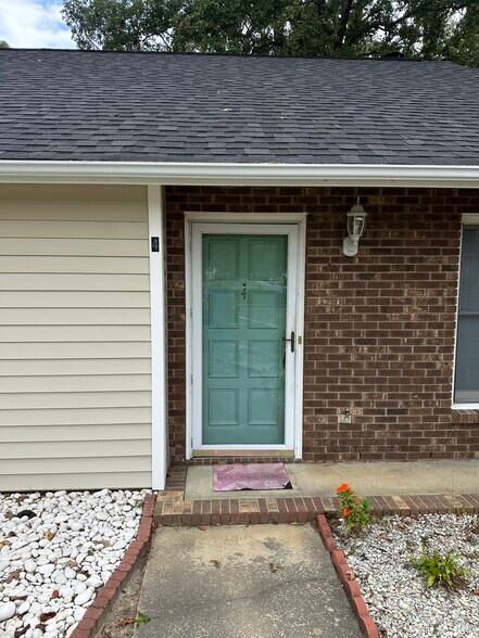 Building Photo - 2501 Saint Christopher Cir SW