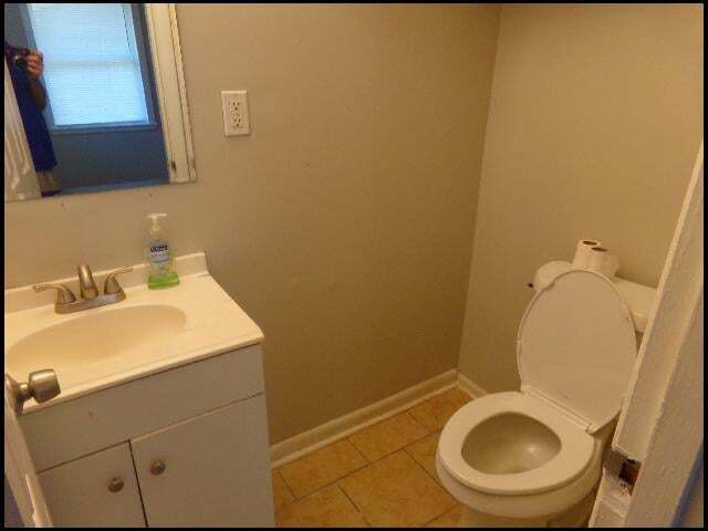 Building Photo - 26 S Wakefield Dr