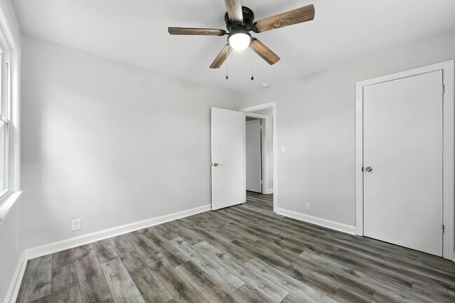 Building Photo - 3 Bedroom Pet Friendly Home For Rent Near Downtown Clarksville