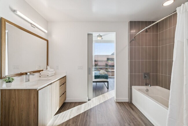 Building Photo - 222 E Jefferson St