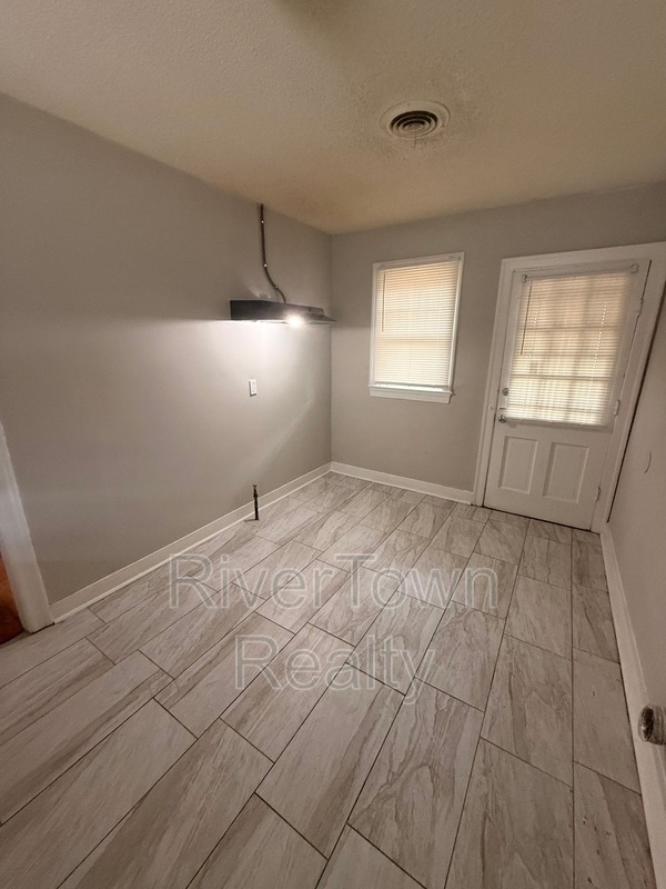 Building Photo - 719 Berclair Rd