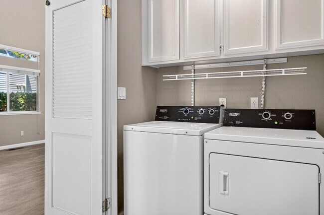 Building Photo - Single-Story Black Diamond Beauty on a Quiet Court with Private Backyard!!