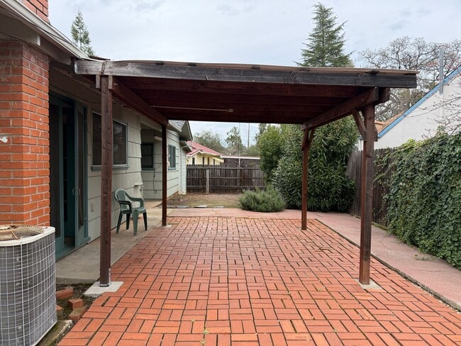 Building Photo - Charming 2-Bedroom Auburn Home with Beautiful Covered Patio!