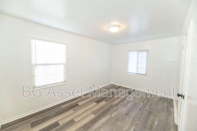 Building Photo - 1428 Monterey St