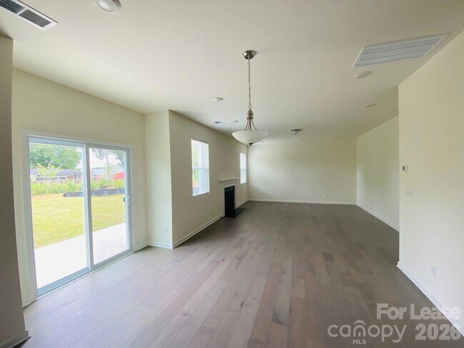 Building Photo - 2897 Yeager Dr NW