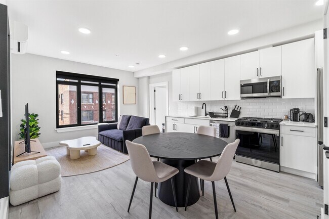 Building Photo - 80 Romaine Ave