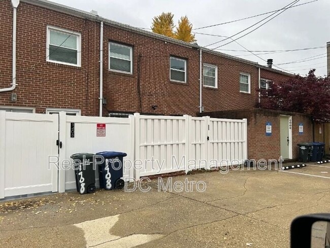 Building Photo - 1406 Carrollsburg Pl SW