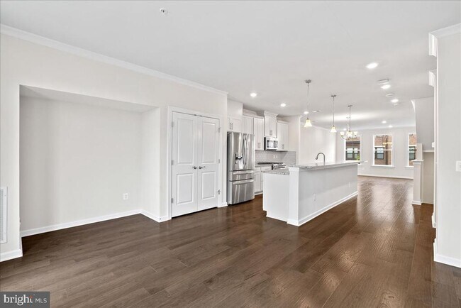 Building Photo - 45121 Kincora Dr