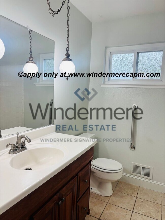 Building Photo - Beautiful 3-Bedroom Home in a Wonderful Fair Oaks Neighborhood!