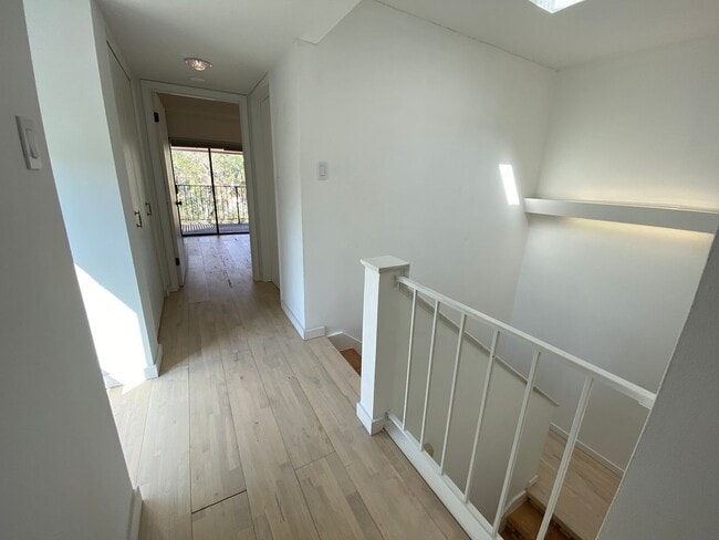 Building Photo - Alamo Heights Gem ~  2 / 2.5 Multi-Level C...