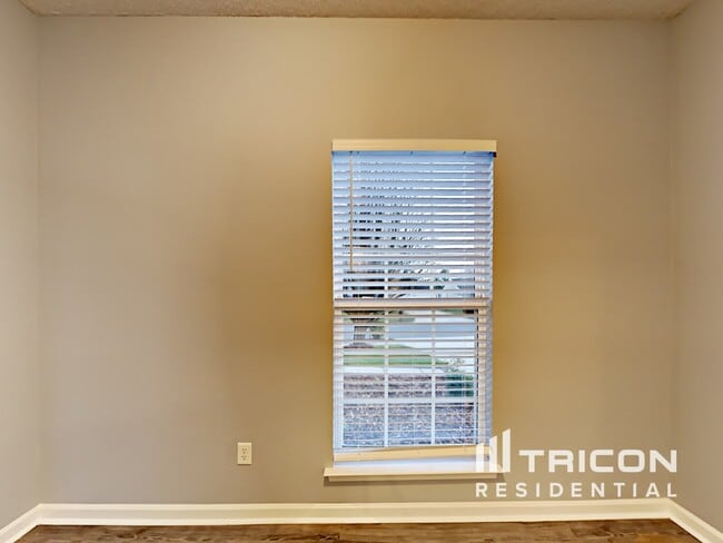 Building Photo - 5725 Shining Oak Ln