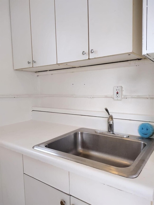 Building Photo - 1707 Thomas St