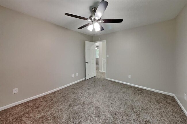 Building Photo - 385 Deerwood Dr