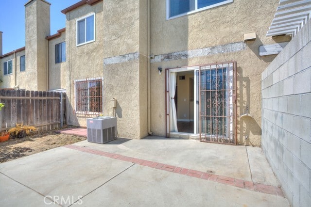 Building Photo - 555 S Azusa Ave