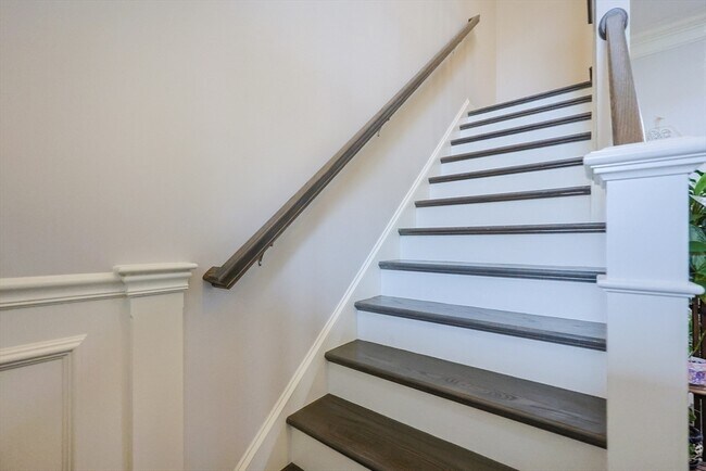 Building Photo - 8 Riverstone Way