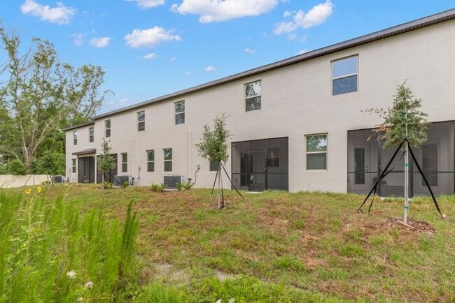Building Photo - LIKE NEW Townhome in Willow Square