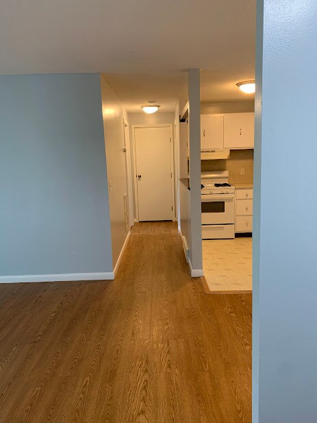 Building Photo - 18 Surrey Dr