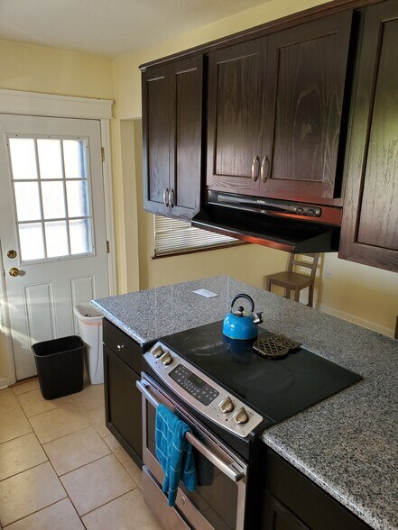 kitchen - 3333 N Harrison St