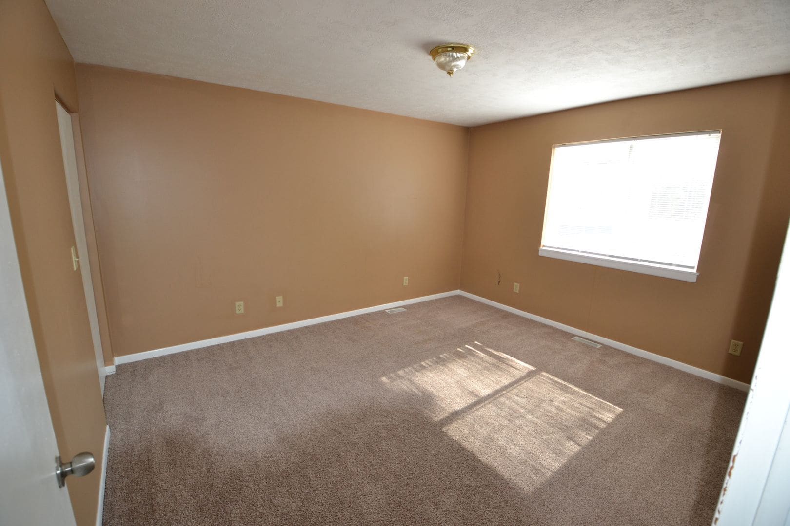 Building Photo - 1115 N Duluth Ave