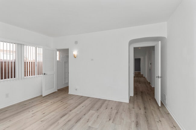 Building Photo - 161 N Willaman Dr