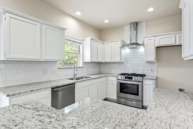 Building Photo - 1517 Thibodeaux Dr